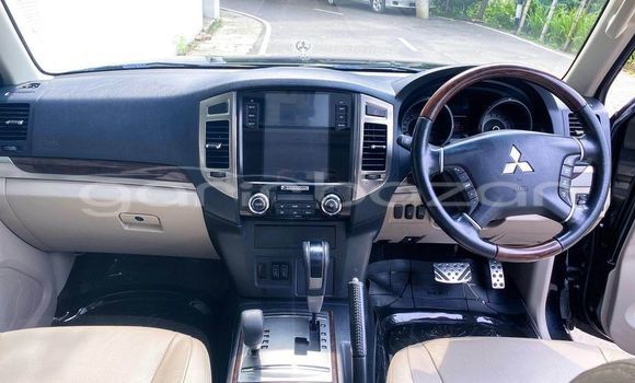 Buy Used 2018 Mitsubishi Pajero in Dhaka, Dhaka Buy Used 2018 Mitsubishi Pajero in Dhaka, Dhaka