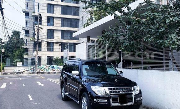 Buy Used 2018 Mitsubishi Pajero in Dhaka, Dhaka Buy Used 2018 Mitsubishi Pajero in Dhaka, Dhaka