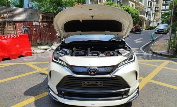 Buy Used 2020 Toyota Harrier in Dhaka, Dhaka Buy Used 2020 Toyota Harrier in Dhaka, Dhaka