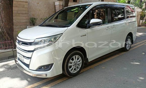 Buy Used 2018 Toyota Noah in Dhaka, Dhaka Buy Used 2018 Toyota Noah in Dhaka, Dhaka
