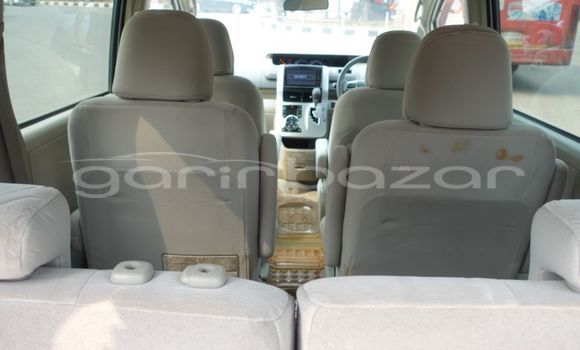 Buy Used 2018 Toyota Noah in Dhaka, Dhaka Buy Used 2018 Toyota Noah in Dhaka, Dhaka