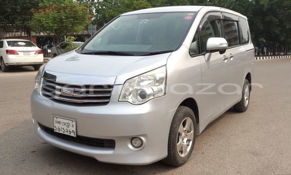 Buy Used 2018 Toyota Noah in Dhaka, Dhaka Buy Used 2018 Toyota Noah in Dhaka, Dhaka
