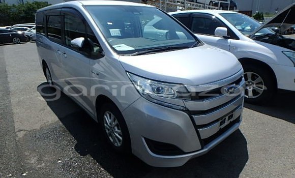 Buy Used 2017 Toyota Noah in Dhaka, Dhaka Buy Used 2017 Toyota Noah in Dhaka, Dhaka