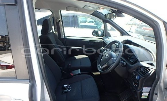 Buy Used 2017 Toyota Noah in Dhaka, Dhaka Buy Used 2017 Toyota Noah in Dhaka, Dhaka