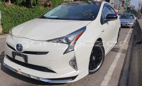 Buy Import 2018 Toyota Prius in Dhaka, Dhaka Buy Import 2018 Toyota Prius in Dhaka, Dhaka