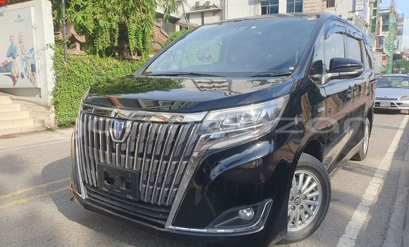 Buy Import 2017 Toyota Noah in Dhaka, Dhaka Buy Import 2017 Toyota Noah in Dhaka, Dhaka