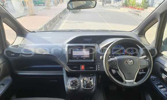 Buy Import 2017 Toyota Noah in Dhaka, Dhaka Buy Import 2017 Toyota Noah in Dhaka, Dhaka
