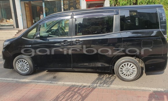 Buy Import 2017 Toyota Noah in Dhaka, Dhaka Buy Import 2017 Toyota Noah in Dhaka, Dhaka