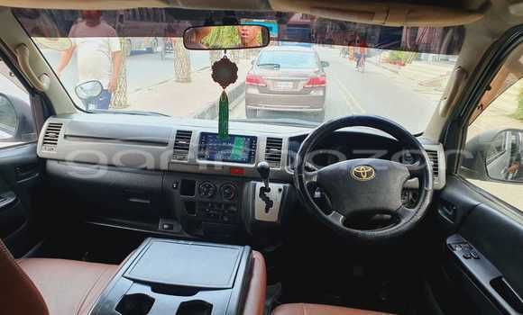 Buy Used 2012 Toyota Hiace gl in Dhaka, Dhaka Buy Used 2012 Toyota Hiace gl in Dhaka, Dhaka