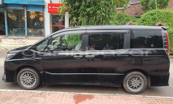 Buy Import 2018 Toyota Noha si in Dhaka, Dhaka Buy Import 2018 Toyota Noha si in Dhaka, Dhaka