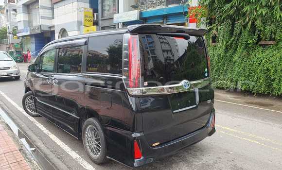 Buy Import 2018 Toyota Noha si in Dhaka, Dhaka Buy Import 2018 Toyota Noha si in Dhaka, Dhaka