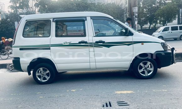 Buy Used 2007 Toyota Noah in Dhaka, Dhaka Buy Used 2007 Toyota Noah in Dhaka, Dhaka