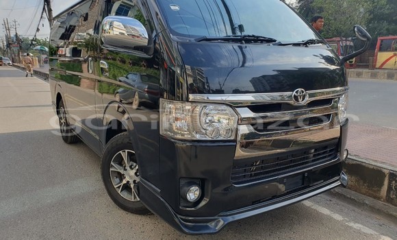Buy Import 2018 Toyota Hiace super gl in Dhaka, Dhaka Buy Import 2018 Toyota Hiace super gl in Dhaka, Dhaka