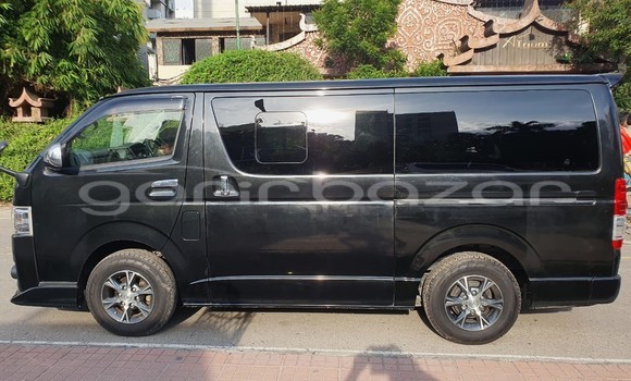 Buy Import 2018 Toyota Hiace super gl in Dhaka, Dhaka Buy Import 2018 Toyota Hiace super gl in Dhaka, Dhaka