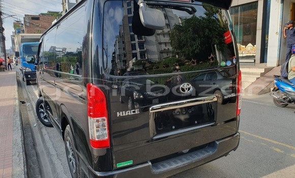Buy Import 2018 Toyota Hiace super gl in Dhaka, Dhaka Buy Import 2018 Toyota Hiace super gl in Dhaka, Dhaka