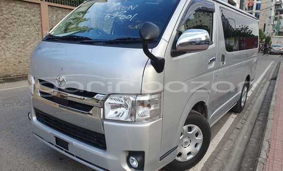 Buy Import 2018 Toyota Hiace super gl in Dhaka, Dhaka Buy Import 2018 Toyota Hiace super gl in Dhaka, Dhaka