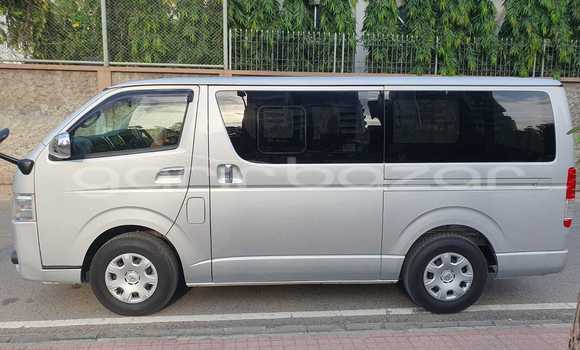 Buy Import 2018 Toyota Hiace super gl in Dhaka, Dhaka Buy Import 2018 Toyota Hiace super gl in Dhaka, Dhaka