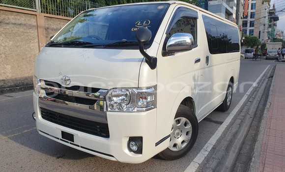 Buy Import 2018 Toyota Hiace super gl in Dhaka, Dhaka Buy Import 2018 Toyota Hiace super gl in Dhaka, Dhaka