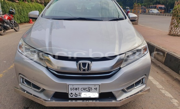 Buy Used 2015 Honda Grace in Dhaka, Dhaka Buy Used 2015 Honda Grace in Dhaka, Dhaka