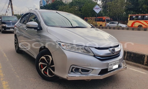 Buy Used 2015 Honda Grace in Dhaka, Dhaka Buy Used 2015 Honda Grace in Dhaka, Dhaka