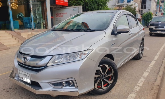 Buy Used 2015 Honda Grace in Dhaka, Dhaka Buy Used 2015 Honda Grace in Dhaka, Dhaka