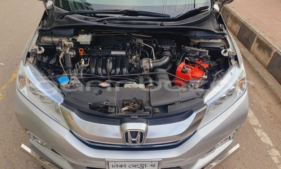Buy Used 2015 Honda Grace in Dhaka, Dhaka Buy Used 2015 Honda Grace in Dhaka, Dhaka