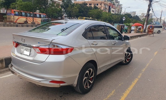 Buy Used 2015 Honda Grace in Dhaka, Dhaka Buy Used 2015 Honda Grace in Dhaka, Dhaka