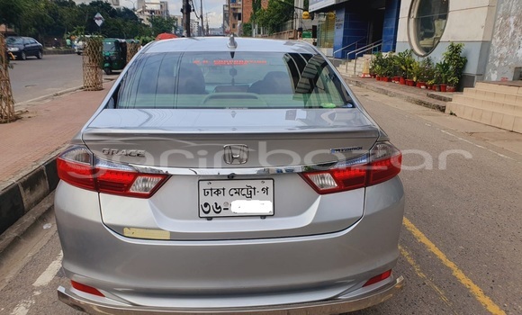 Buy Used 2015 Honda Grace in Dhaka, Dhaka Buy Used 2015 Honda Grace in Dhaka, Dhaka