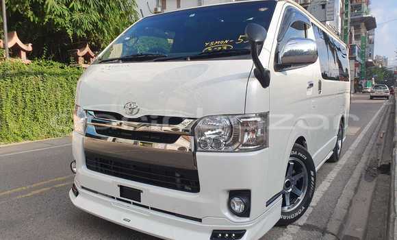 Buy Import 2019 Toyota Hiace super gl in Dhaka, Dhaka Buy Import 2019 Toyota Hiace super gl in Dhaka, Dhaka