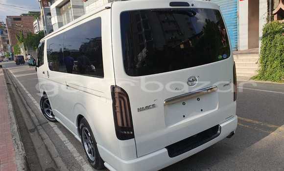 Buy Import 2019 Toyota Hiace super gl in Dhaka, Dhaka Buy Import 2019 Toyota Hiace super gl in Dhaka, Dhaka