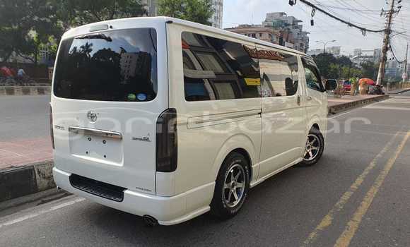 Buy Import 2019 Toyota Hiace super gl in Dhaka, Dhaka Buy Import 2019 Toyota Hiace super gl in Dhaka, Dhaka