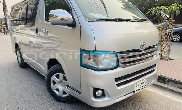 Buy Used 2011 Toyota Hiace gl in Dhaka, Dhaka Buy Used 2011 Toyota Hiace gl in Dhaka, Dhaka