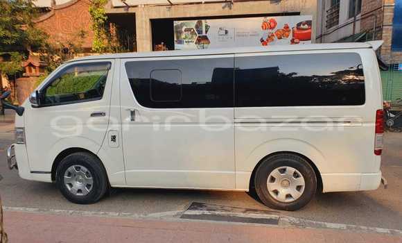Buy Used 2015 Toyota Hiace super gl in Dhaka, Dhaka Buy Used 2015 Toyota Hiace super gl in Dhaka, Dhaka