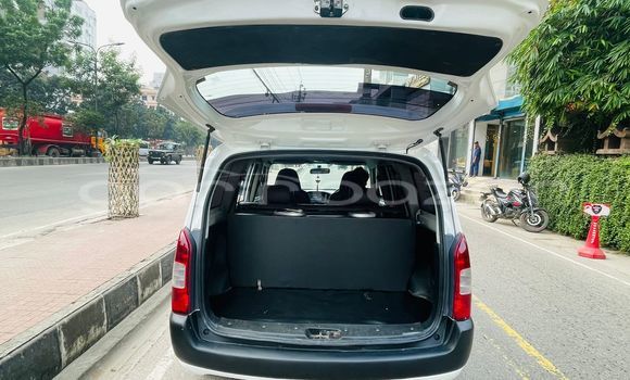 Buy Used 2003 Toyota Probox in Dhaka, Dhaka Buy Used 2003 Toyota Probox in Dhaka, Dhaka