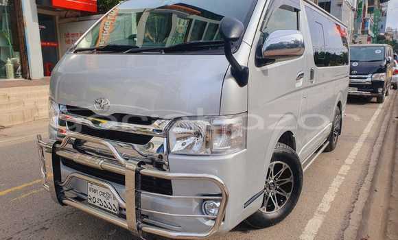 Buy Used 2018 Toyota Hiace super gl in Dhaka, Dhaka Buy Used 2018 Toyota Hiace super gl in Dhaka, Dhaka