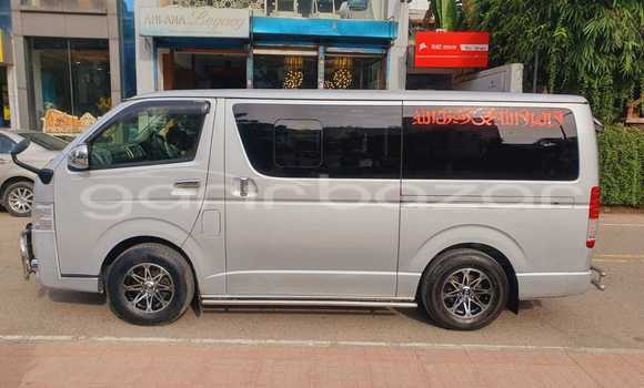 Buy Used 2018 Toyota Hiace super gl in Dhaka, Dhaka Buy Used 2018 Toyota Hiace super gl in Dhaka, Dhaka