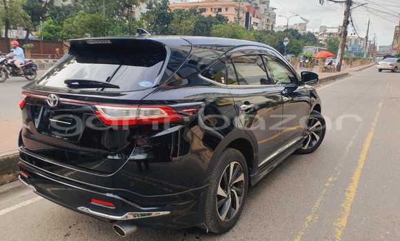 Buy Import 2019 Toyota Harrier in Dhaka, Dhaka Buy Import 2019 Toyota Harrier in Dhaka, Dhaka