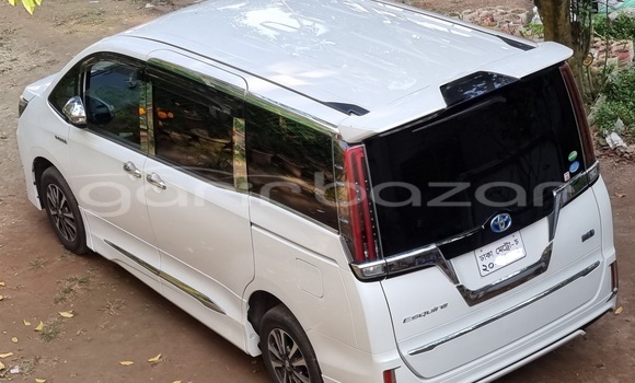 কেনা ব্যবহৃত Toyota Esquire gi premium Pearl গাড়ী মধ্যে ঢাকা মধ্যে Dhaka কেনা ব্যবহৃত Toyota Esquire gi premium Pearl গাড়ী মধ্যে ঢাকা মধ্যে Dhaka