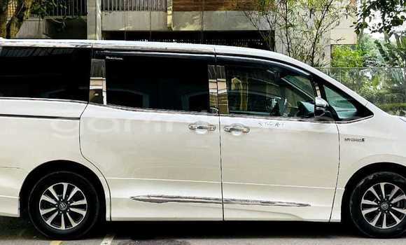 কেনা ব্যবহৃত Toyota Esquire gi premium Pearl গাড়ী মধ্যে ঢাকা মধ্যে Dhaka কেনা ব্যবহৃত Toyota Esquire gi premium Pearl গাড়ী মধ্যে ঢাকা মধ্যে Dhaka