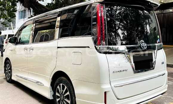 কেনা ব্যবহৃত Toyota Esquire gi premium Pearl গাড়ী মধ্যে ঢাকা মধ্যে Dhaka কেনা ব্যবহৃত Toyota Esquire gi premium Pearl গাড়ী মধ্যে ঢাকা মধ্যে Dhaka