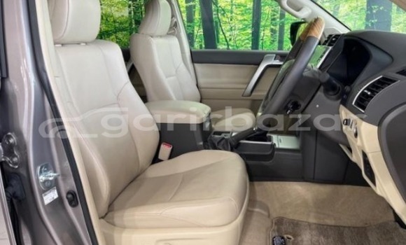 কিনুন ব্যবহৃত Toyota গাড়ী কিনুন ব্যবহৃত Toyota গাড়ী
