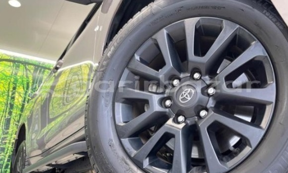 কিনুন ব্যবহৃত Toyota গাড়ী কিনুন ব্যবহৃত Toyota গাড়ী
