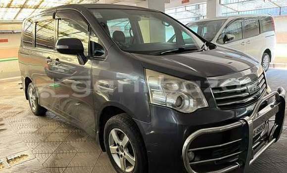 কেনা ব্যবহৃত Toyota Noah Others গাড়ী মধ্যে ঢাকা মধ্যে Dhaka