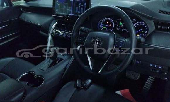 Buy Used 2017 Toyota Harrier in Dhaka, Dhaka Buy Used 2017 Toyota Harrier in Dhaka, Dhaka