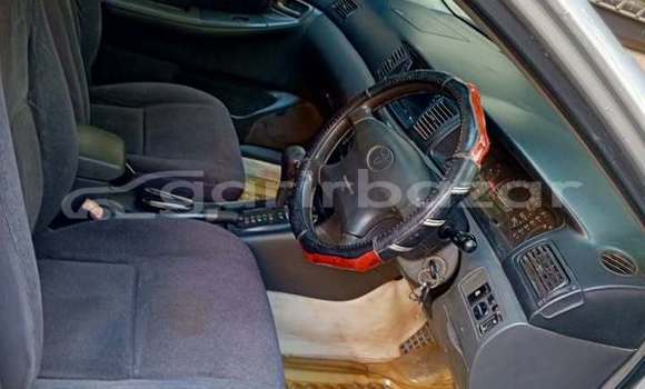 কিনুন ব্যবহৃত Toyota গাড়ী কিনুন ব্যবহৃত Toyota গাড়ী
