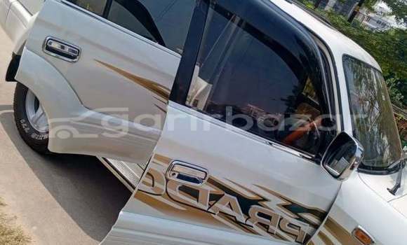 কিনুন ব্যবহৃত Toyota গাড়ী কিনুন ব্যবহৃত Toyota গাড়ী