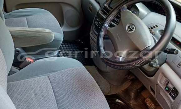 কিনুন ব্যবহৃত Toyota গাড়ী কিনুন ব্যবহৃত Toyota গাড়ী
