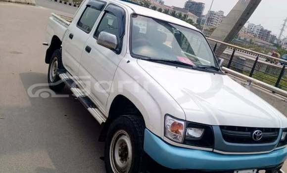 কিনুন ব্যবহৃত Toyota গাড়ী কিনুন ব্যবহৃত Toyota গাড়ী