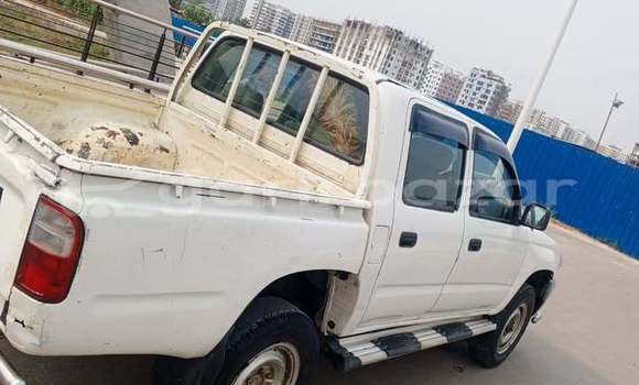 কিনুন ব্যবহৃত Toyota গাড়ী কিনুন ব্যবহৃত Toyota গাড়ী