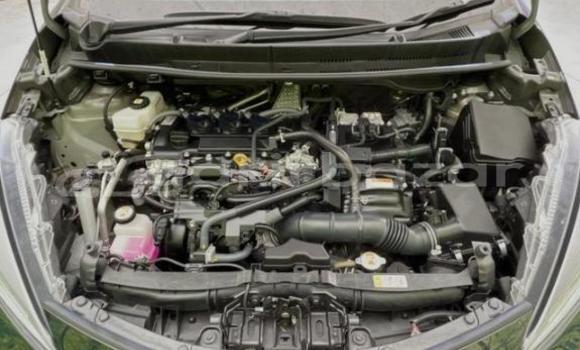 কিনুন ব্যবহৃত Toyota গাড়ী কিনুন ব্যবহৃত Toyota গাড়ী